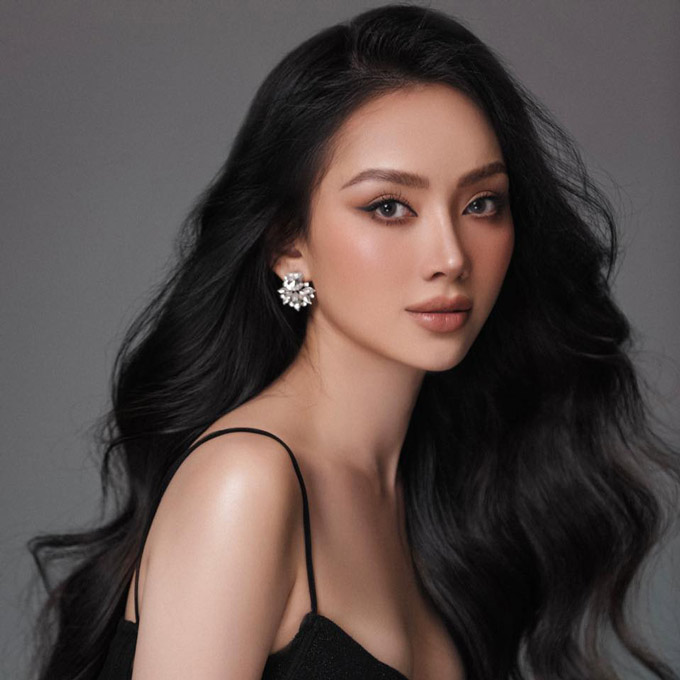 Cô nàng thường xuyên đăng ảnh khoe vóc dáng nuột nà cùng vòng 1 gợi cảm, khiến dân mạng "bỏng mắt" mỗi lần xuất hiện trên mạng xã hội.