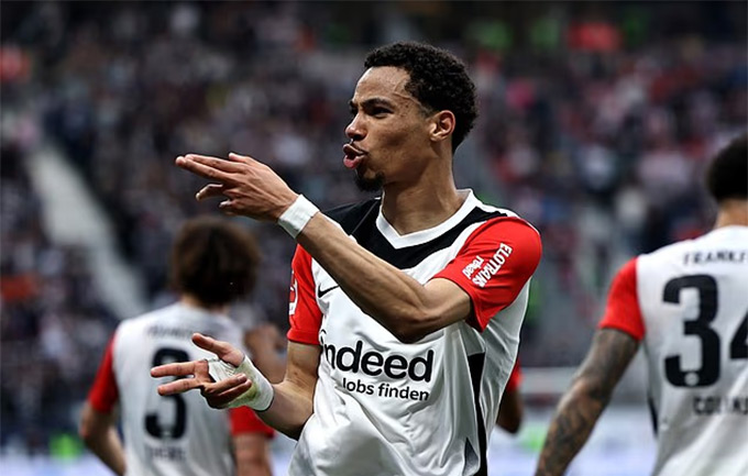 Việc Newcastle hỏi mua Ekitike sẽ mở đường để Liverpool có Isak