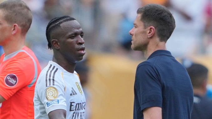 HLV Alonso sẵn sàng cho Vinicius ngồi dự bị tại Real Madrid