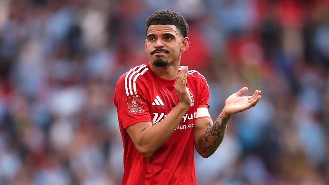 Tottenham gặp vấn đề với Gibbs-White 