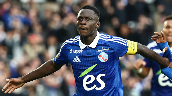 Diarra là đội trưởng trẻ nhất trong lịch sử Strasbourg khi được bổ nhiệm lúc mới 20 tuổi