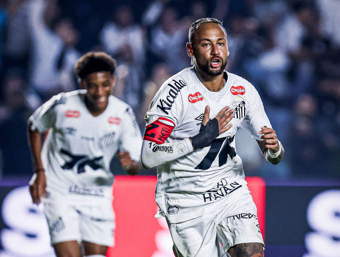 Neymar giải cơn hạn bàn thắng kéo dài 4 tháng