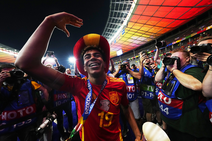 Cậu bé Yamal tỏa sáng tại kỳ EURO 2024 trên đất Đức, nơi cũng cấm trẻ em tham gia các hoạt động sau 23h00.