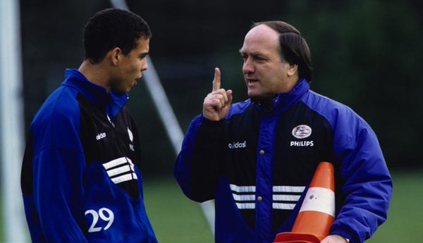 Ronaldo từng nảy sinh xung đột với HLV Advocaat