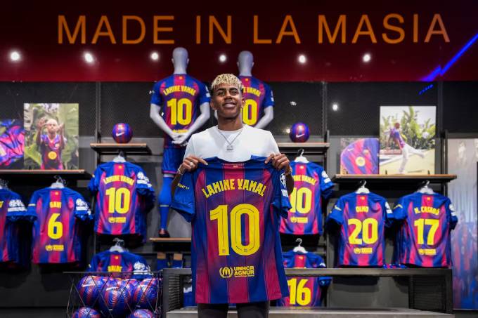 Lamine Yamal chính thức trở thánh sô 10 mới của Barca