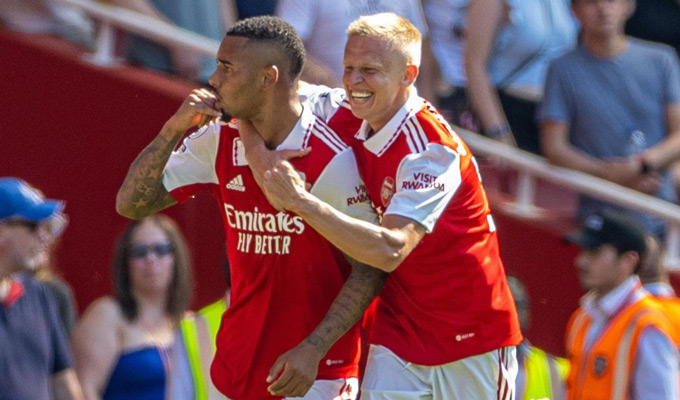 Jesus đang mặc áo số 9, còn Zinchenko mặc áo số 17 tại Arsenal