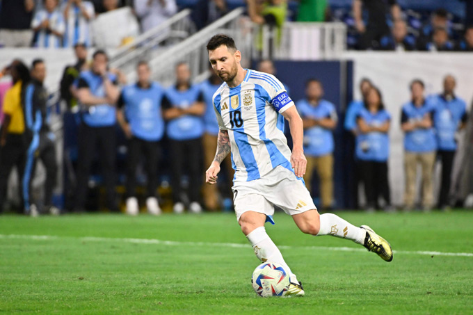 Luật đá penalty mới đang gây ra tranh cãi lớn