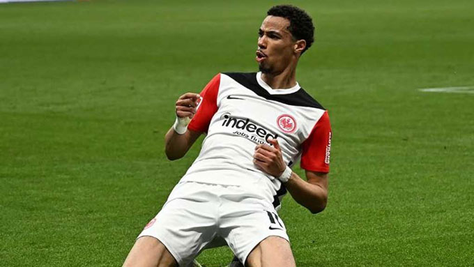 Ekitike dần tiến bộ và bắt đầu thăng hoa tại Frankfurt