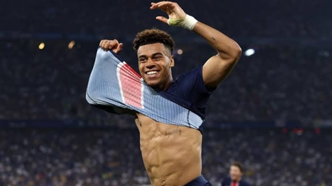 Nhà ĐKVĐ Champions League cũng không thể mất tài năng trẻ Desire Doue