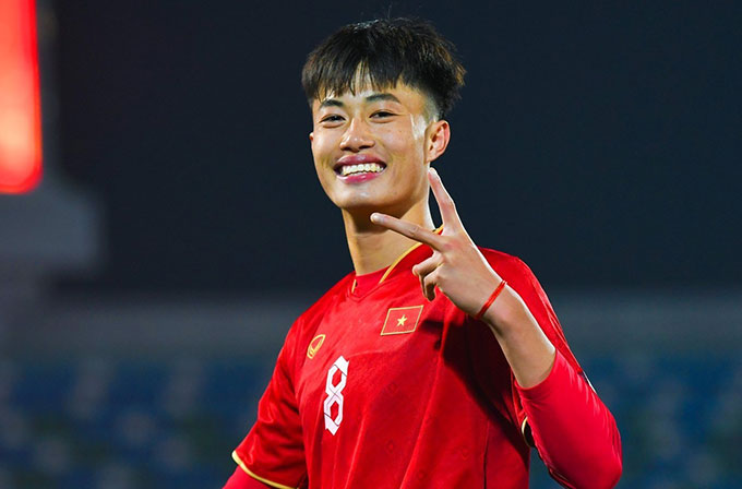 Văn Trường là đội trưởng U23 Việt Nam và là cái tên đáng tin cậy ở tuyến giữa 