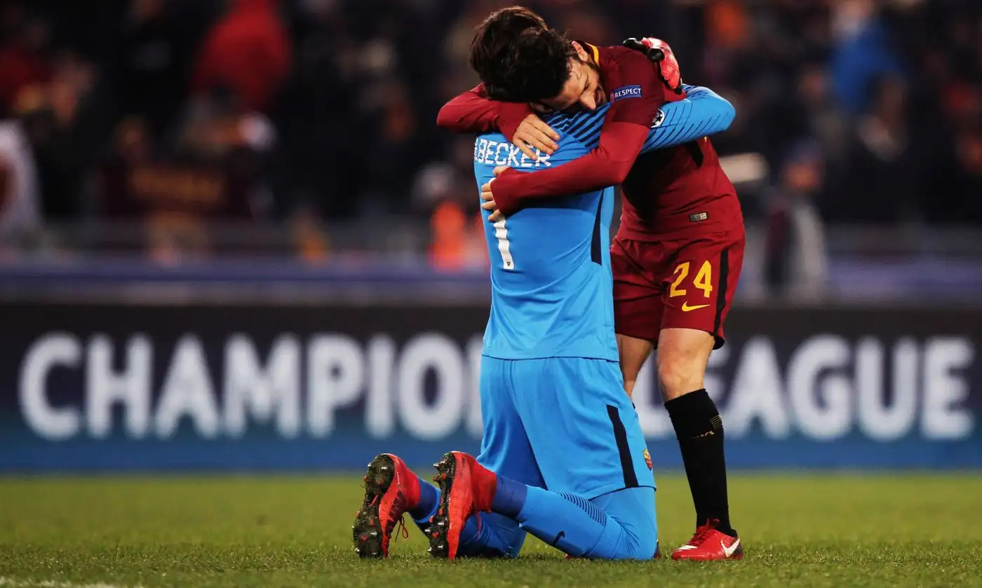 Mohamed Salah và Alisson khi đang vùi thân tại AS Roma