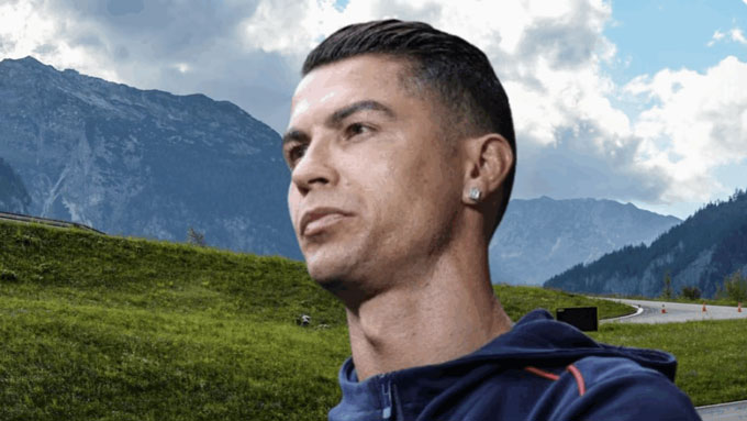 Cristiano Ronaldo khiến Hannover phải rời khách sạn