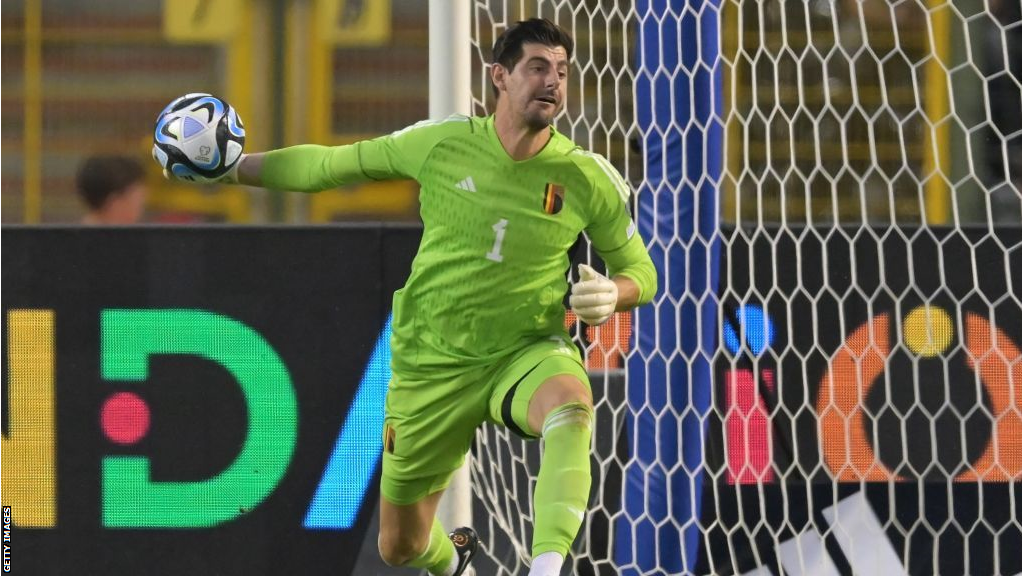 Courtois là một hình mẫu thủ quan lý tưởng cho tương lai gần 
