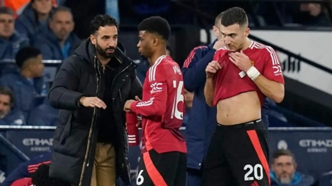 Rashford từng khiến HLV Ruben Amorim (trái) đau đầu