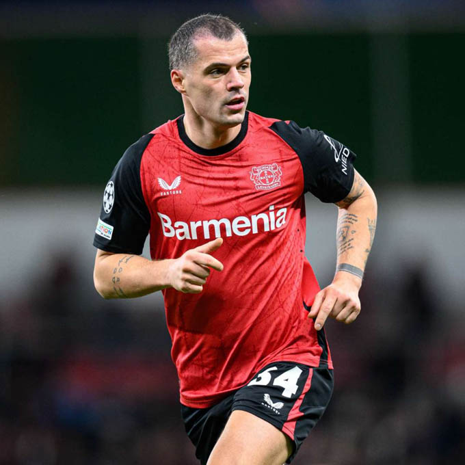 Granit Xhaka trong màu áo Leverkusen