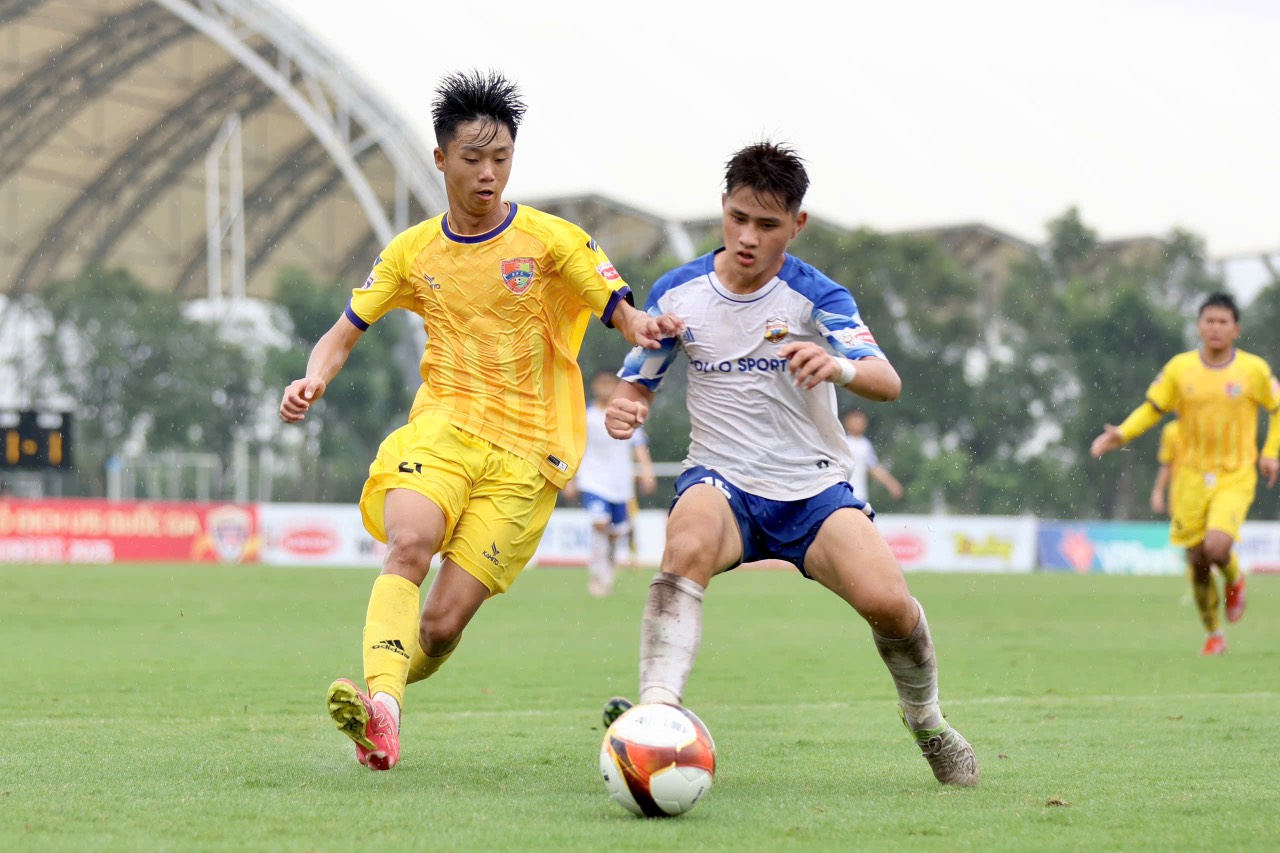 U15 SLNA (áo vàng) có chiến thắng tưng bừng ngày ra quân