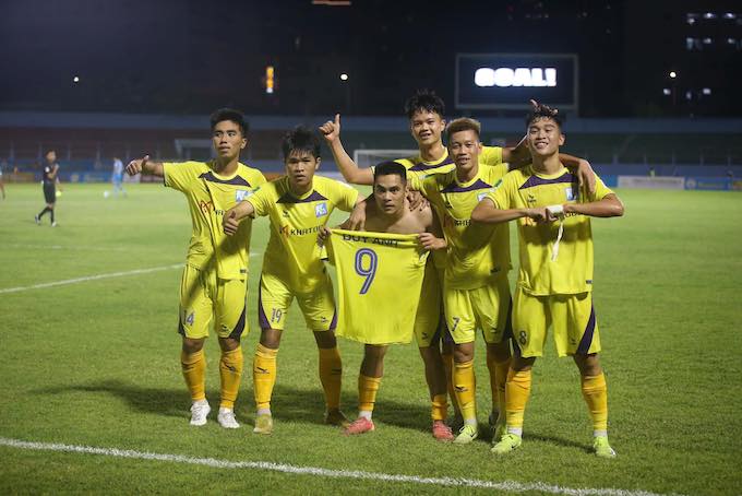 Niềm vui khi ghi bàn của cầu thủ Khánh Hoà ở mùa giải 2024/25. Ảnh: Quốc An