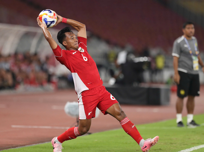 Ném biên là vũ khí cực kỳ lợi hại của U23 Indonesia. Ảnh: Anh KHoa 