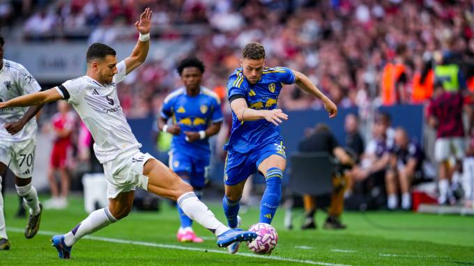 Leeds vừa có màn đọ sức với MU
