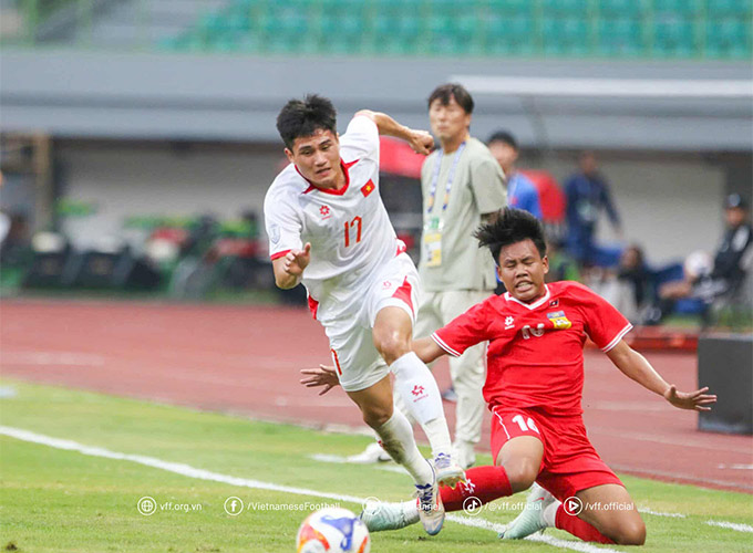 Phi Hoàng tiếp tục là sự lựa chọn nơi hành lang cánh trái của U23 Việt Nam - Ảnh: VFF 