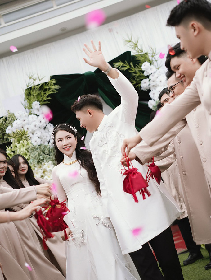 Cặp đôi quyết định đính hôn sau 7 năm hẹn hò 