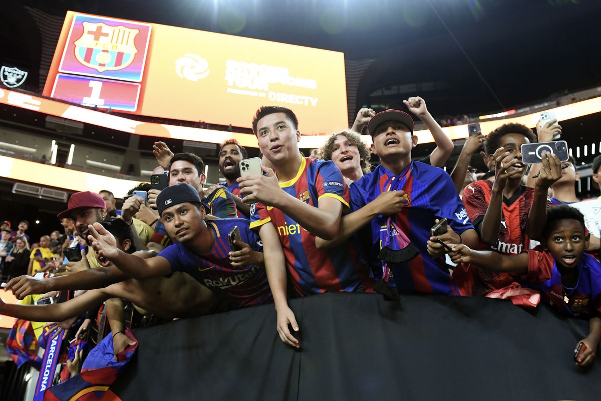 Barca đang tập luyện tại Ciutat Esportiva Joan Gamper cho đến thứ Tư