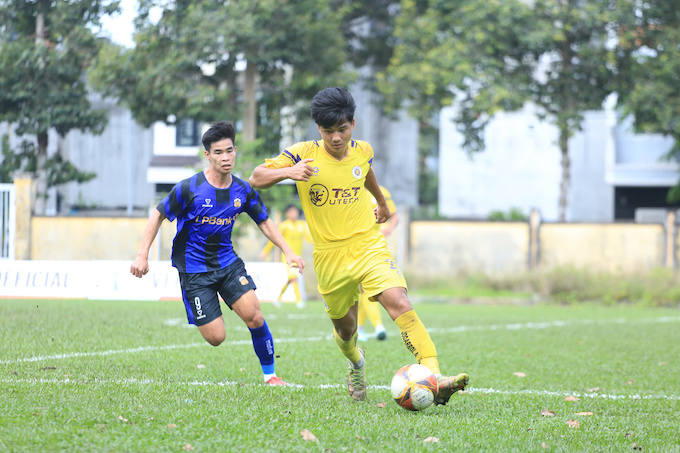 U21 HAGL (áo xanh) và Hà Nội cùng lọt vào tứ kết. Ảnh: Trung Đặng