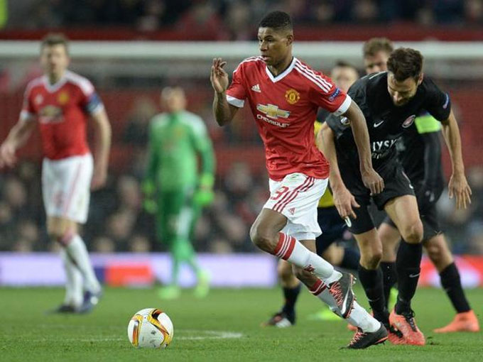 Rashford trong trận ra mắt đội một MU trước Midtjylland tại Europa League 2016