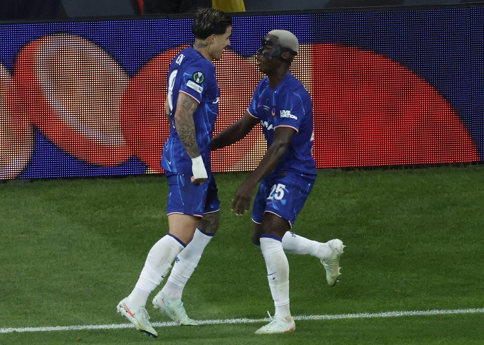 Moises Caicedo và Enzo Fernandez tiêu tốn của Chelsea hơn 200 triệu bảng khi chưa tới 23 tuổi