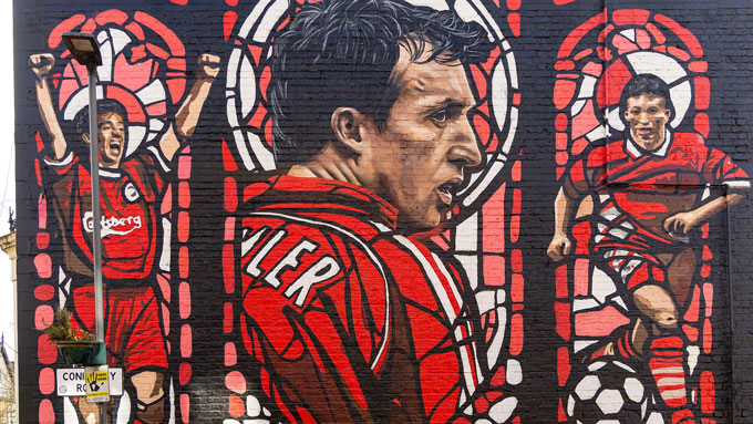 Fowler là biểu tượng của một Liverpool hoang dại những năm 1990
