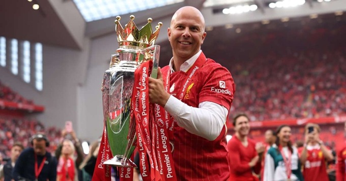 Arne Slot mang về chức vô địch Premier League ngay mùa đầu tiên ở Liverpool