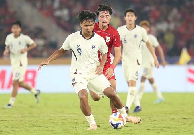 Burapha ghi bàn mở tỷ số cho U23 Thái Lan. Ảnh: Anh Khoa 