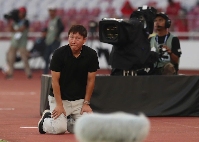 Gương ma95t âu lo của HLV Kim Sang Sik. Ảnh: Anh Khoa 