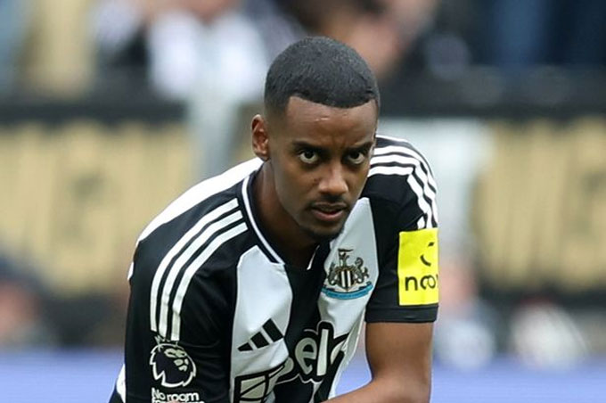 Newcastle có thể sẽ bán Isak
