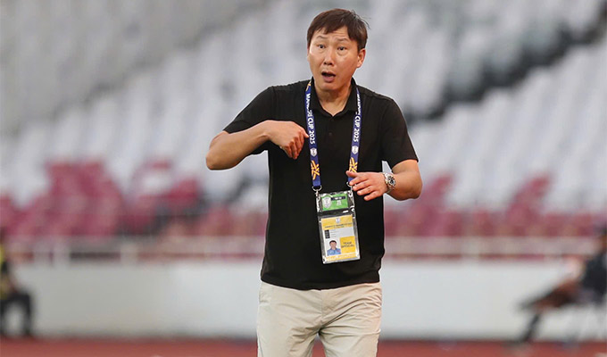 HLV Kim Sang Sik hạnh phúc khi U23 Việt Nam vào chung kết - Ảnh: Anh Khoa 
