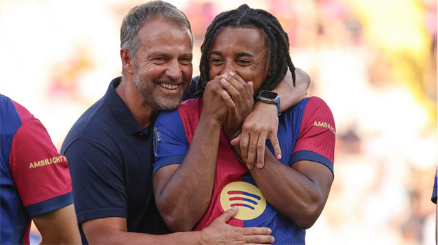Kounde sẽ tiếp tục ở lại Barca 