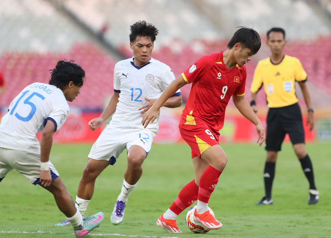 Các tuyển thủ U23 Việt Nam phải tận dụng được cơ hội ghi bàn - Ảnh: Anh KHoa 