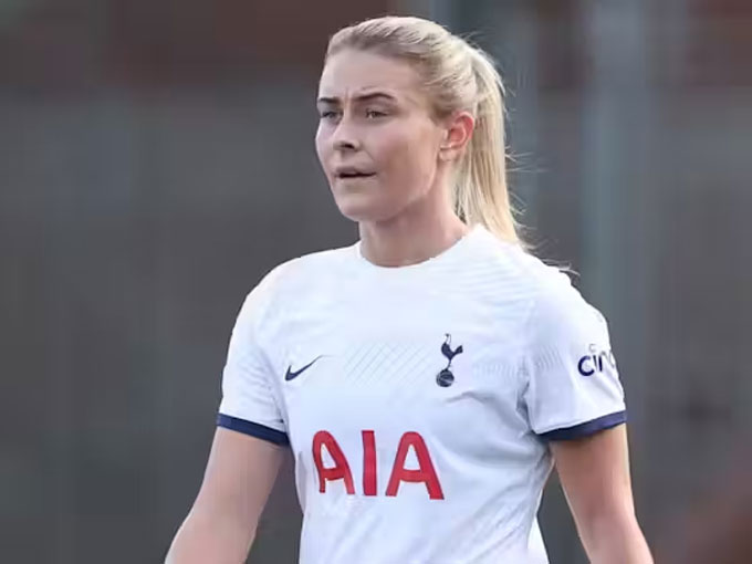   Amanda Nilden trong màu áo Tottenham
