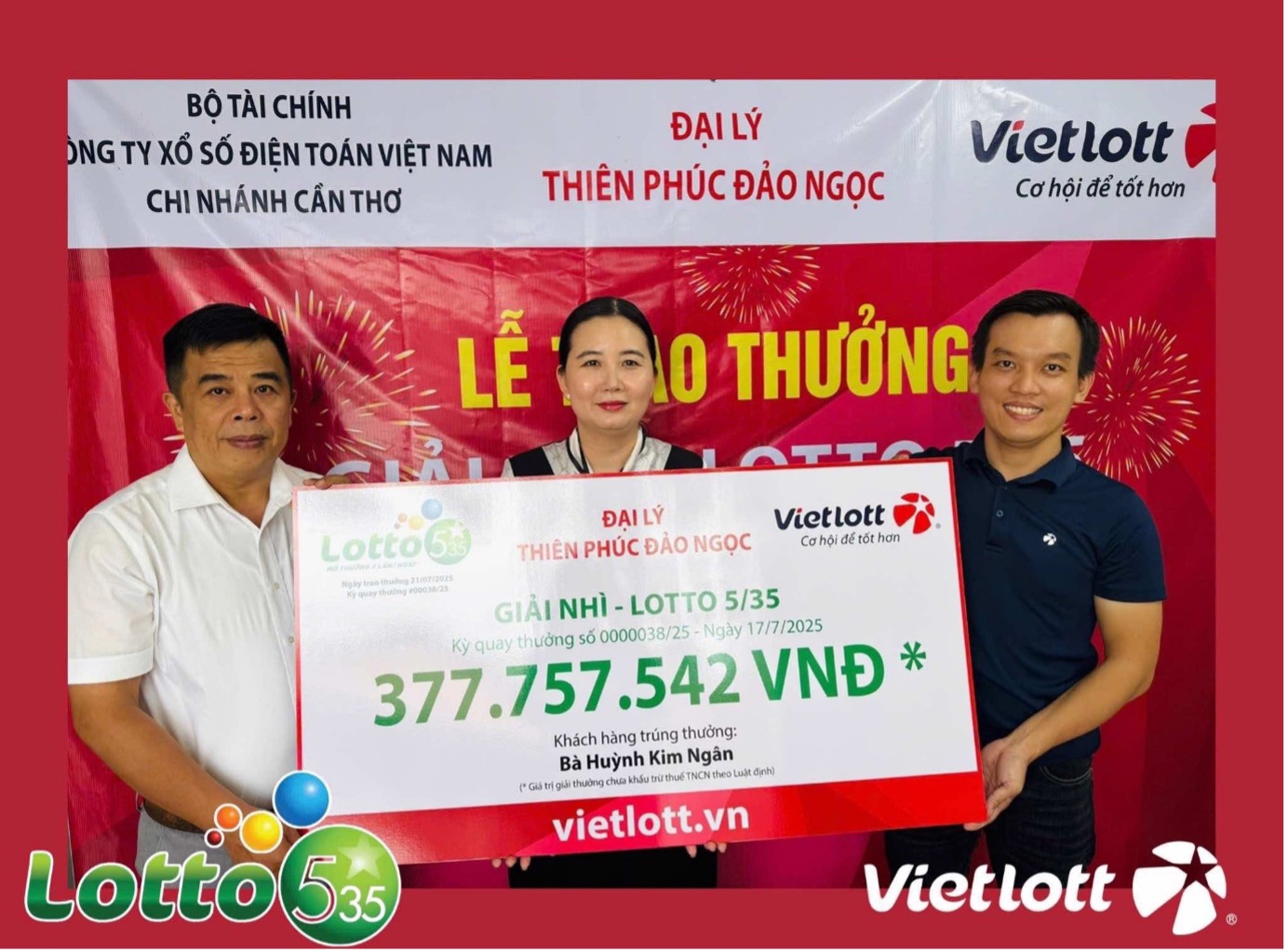 Nhờ mua vé Bao 6 số chính và trúng trong kỳ chia giải đầu tiên của Lotto 5/35, chị Kim Ngân đã nâng số tiền thưởng giải Nhì của mình từ 5 triệu đồng lên gần 380 triệu đồng