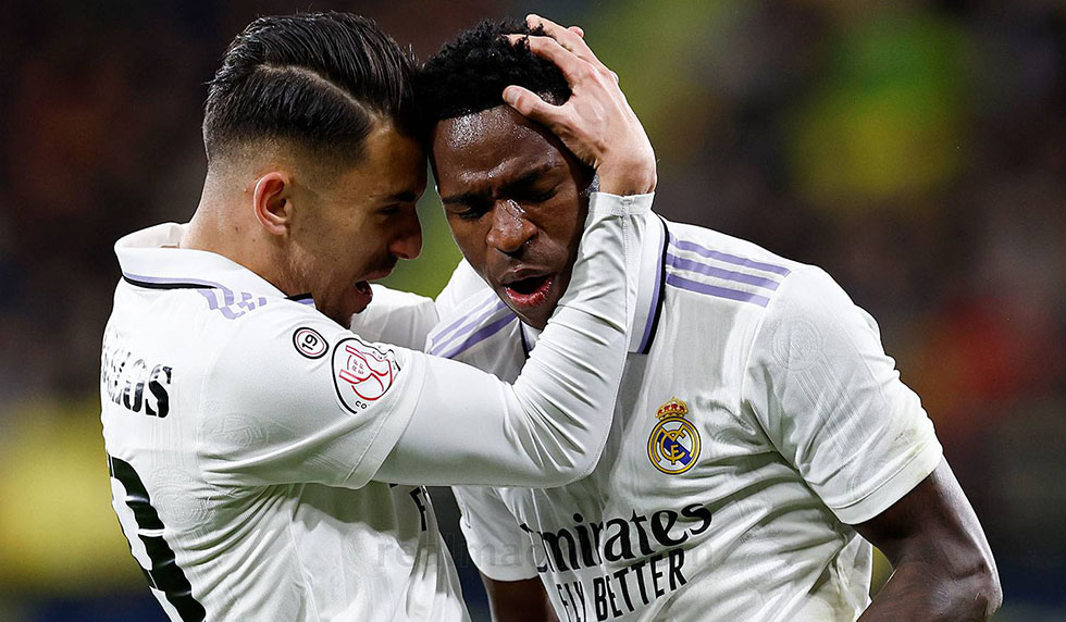 Ceballos và Vinicius đang công khai quanh co về tương lai của mình ở Real