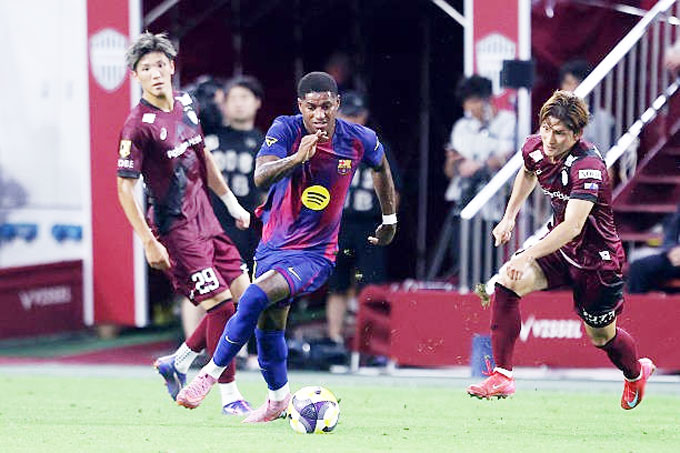 Rashford thi đấu nỗ lực trong 33 phút có mặt trên sân ở trận giao hữu giữa Barca và Vissel Kobe