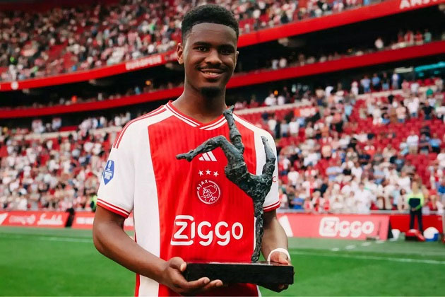 Jorrel Hato trong màu áo Ajax