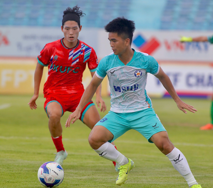 Trận tranh hạng ba giữa SHB Đà Nẵng vs Sinh viên Hàn Quốc. Ảnh: Đình Viên