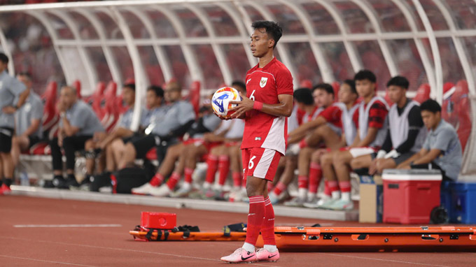 U23 Việt Nam cần có phương án để hạn chế sai sót từ các tình huống ném biên của Robi Darwis. Ảnh: Anh Khoa