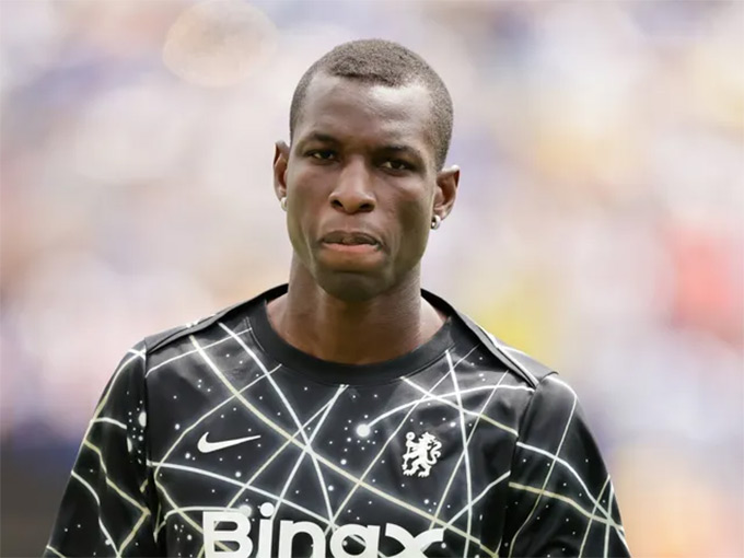 Jackson có thể là vật tế thần để Chelsea chiêu mộ Rogers