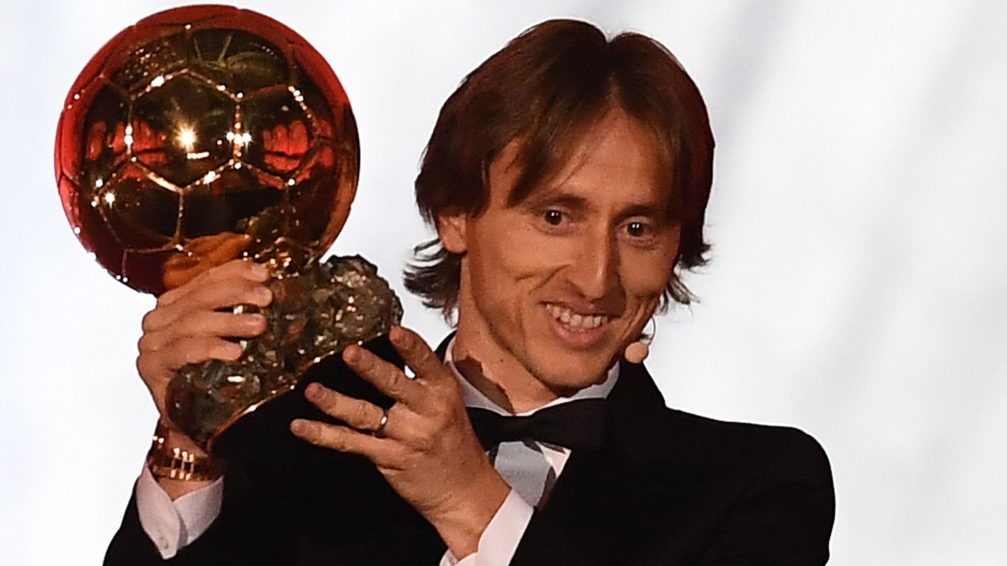 Luka Modric (39 tuổi) xách va ly lên đường để lại một khoảng trống lớn trong đội bóng và trong trái tim các Madridistas. 
