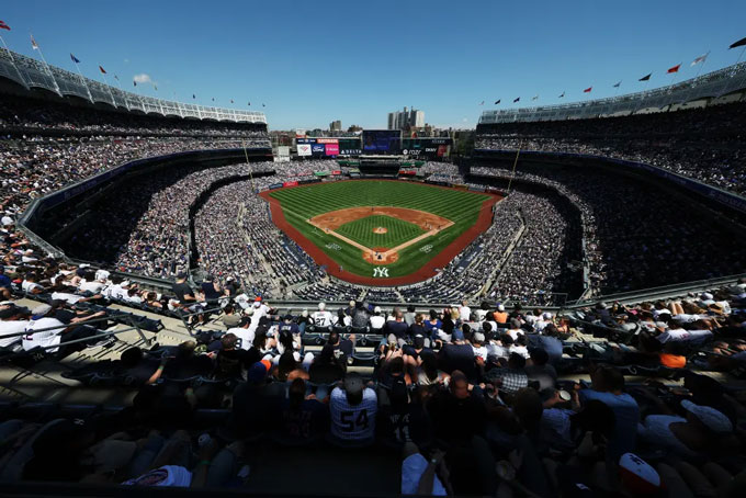 Video được ghi lại trên SVĐ nơi diễn ra trận bóng chày giữa New York Yankees và Philadelphia Phillies