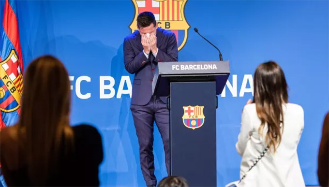 Messi phải rời Camp Nou trong nước mắt Hè 2021