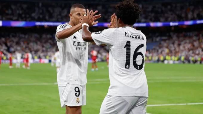 Endrick từng được "quy hoạch" để kế thừa áo số 9 từ Mbappe