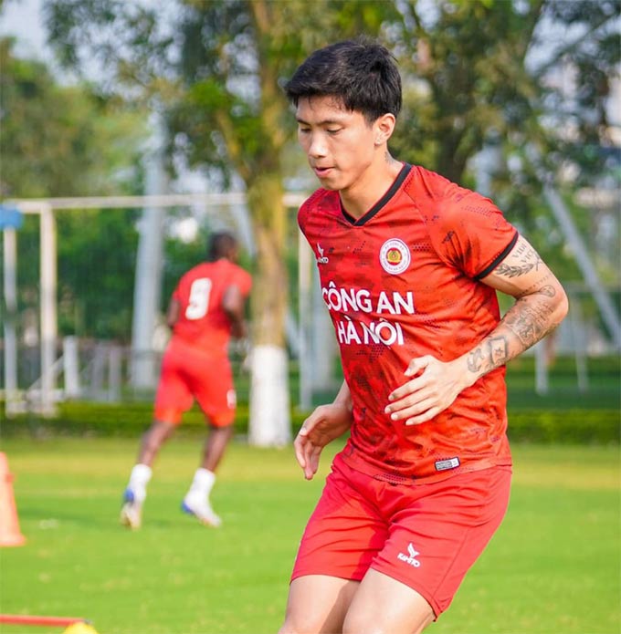 Đoàn Văn Hậu tập luyện chờ đợi ngày tái xuất - Ảnh: FBNV